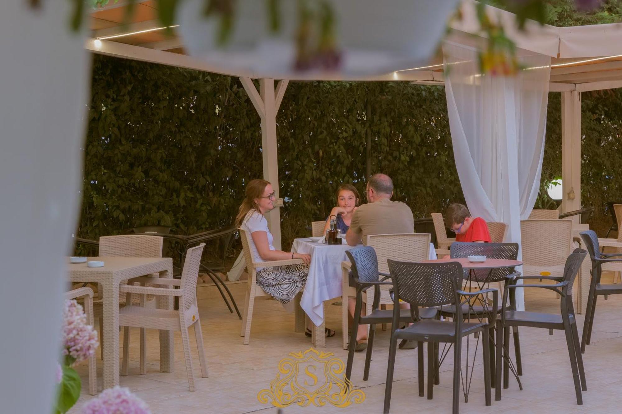 Hotel Sorrente Golem  Buitenkant foto